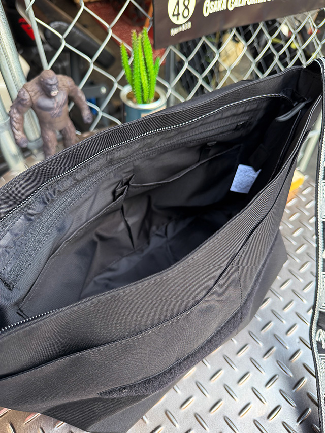 フェンダー　オフィシャル　フラップ　ショルダーバッグ　（Lサイズ/グレーストラップ）　FENDER ■ アメリカン雑貨 アメリカ雑貨 |  | 08
