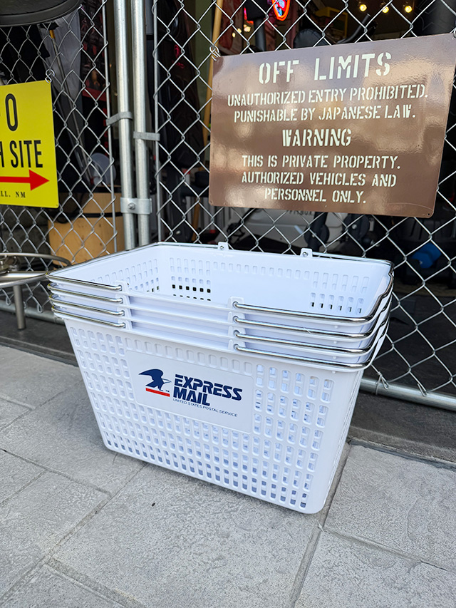 アメリカ業務用　ショッピングバスケット　（USPS/ホワイト）　単品 ■ アメリカン雑貨 アメリカ雑貨 |  | 05