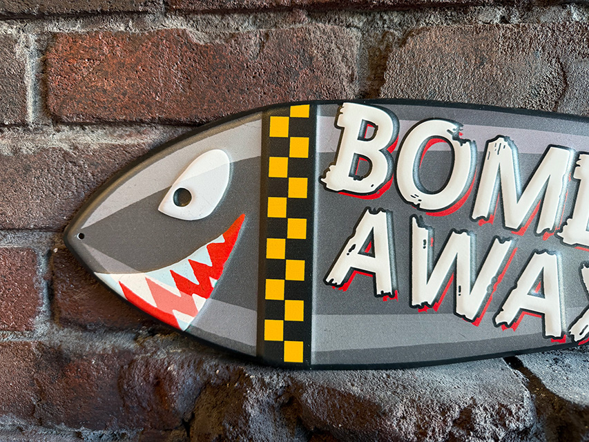 シャークボム　爆弾型　エンボス　ティンサイン　ミリタリー　ブリキ看板 ■ アメリカン雑貨 アメリカ雑貨 |  | 01