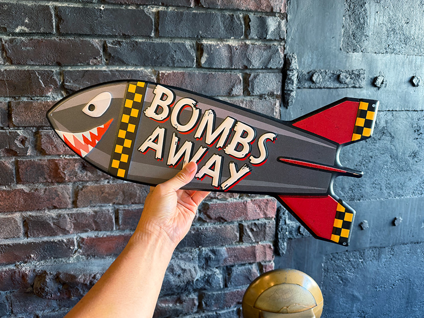 シャークボム　爆弾型　エンボス　ティンサイン　ミリタリー　ブリキ看板 ■ アメリカン雑貨 アメリカ雑貨 |  | 04