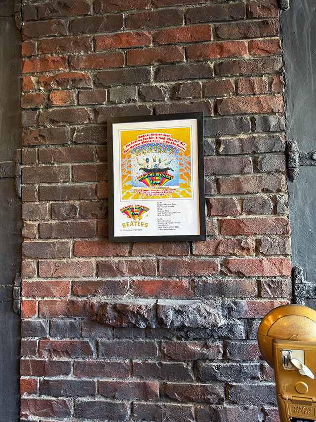 ビートルズ　レコードジャケット　オフィシャル　アートフレーム　（マジカルミステリーツアー）　公式グッズ　フレームアート |  | 04