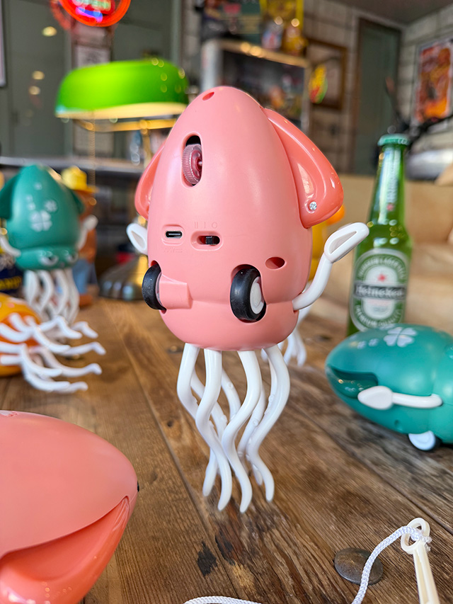 不思議な動きがクセになる　ゆらゆらイカちゃん　（ピンク）　ペットの遊び相手にも！ ■ アメリカ雑貨 アメリカン雑貨 |  | 02