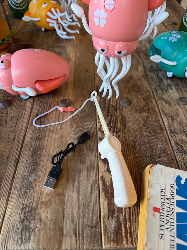 不思議な動きがクセになる　ゆらゆらイカちゃん　（ピンク）　ペットの遊び相手にも！ ■ アメリカ雑貨 アメリカン雑貨 |  | 04