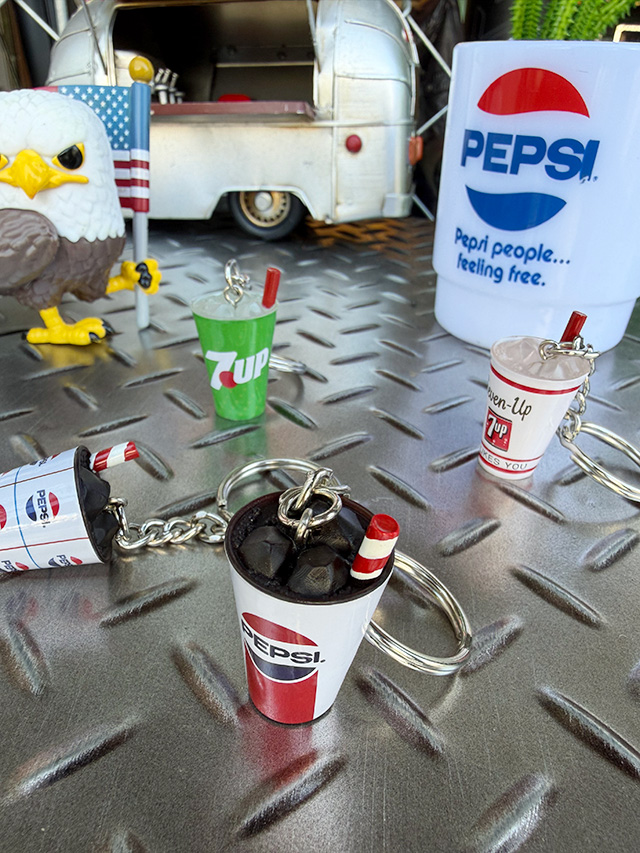 ペプシ　3Dキーホルダー　（ワンロゴ） ■ アメリカン雑貨 アメリカ雑貨 |  | 01