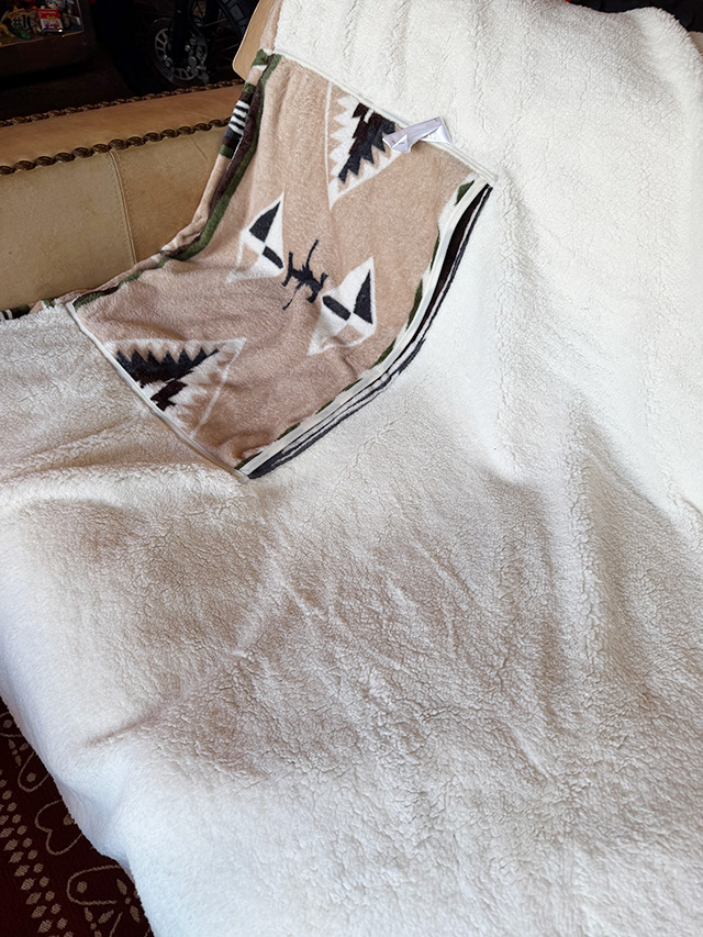 ネイティブパターン　フリースブランケット　XLサイズ　140cm×200cm　（サンド） ■ アメリカン雑貨 アメリカ雑貨 |  | 04