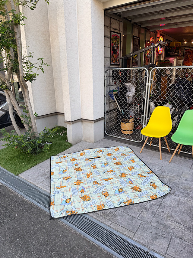 ガーフィールド　フォルダブル　ピクニックシート　150cm×150cm　レジャーシート ■ アメリカン雑貨 アメリカ雑貨 |  | 05