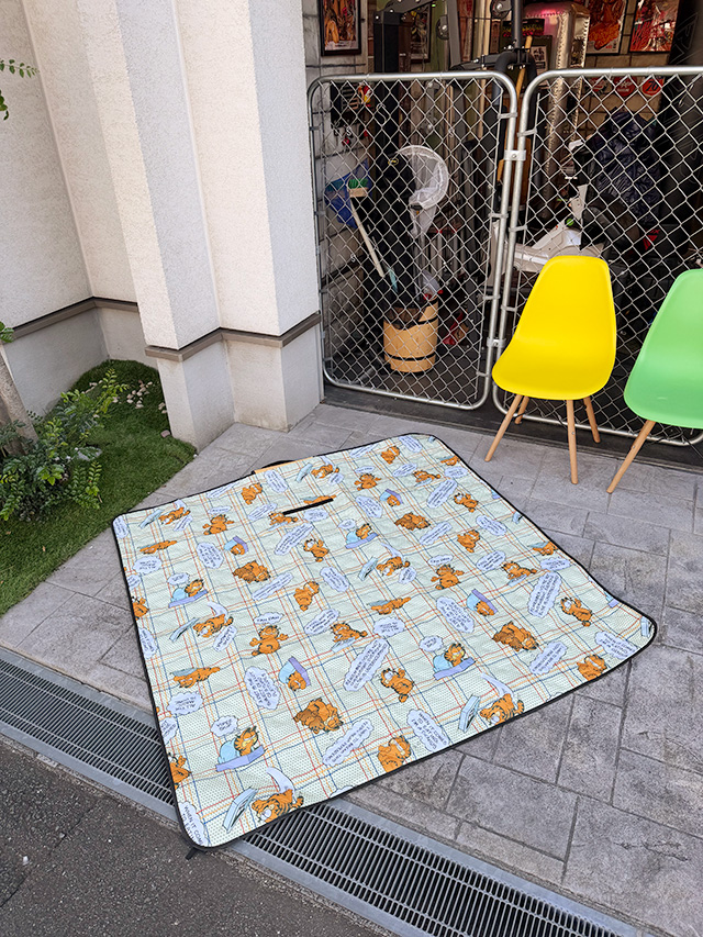 ガーフィールド　フォルダブル　ピクニックシート　150cm×150cm　レジャーシート ■ アメリカン雑貨 アメリカ雑貨 |  | 06