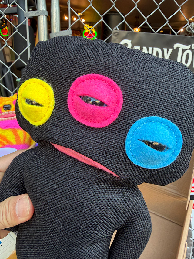 海外SNSで話題 キモくてかわいいモンスター FUGGLER ファグラー