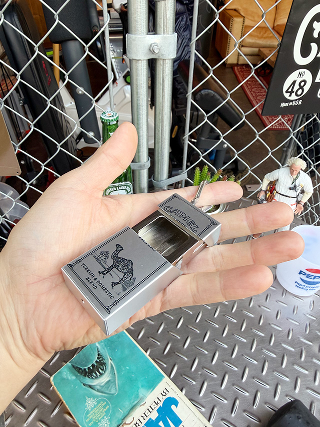 キャメル　携帯灰皿　カラビナ付き ■ アメリカン雑貨 アメリカ雑貨 |  | 01