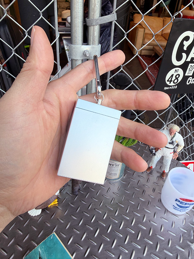 キャメル　携帯灰皿　カラビナ付き ■ アメリカン雑貨 アメリカ雑貨 |  | 02