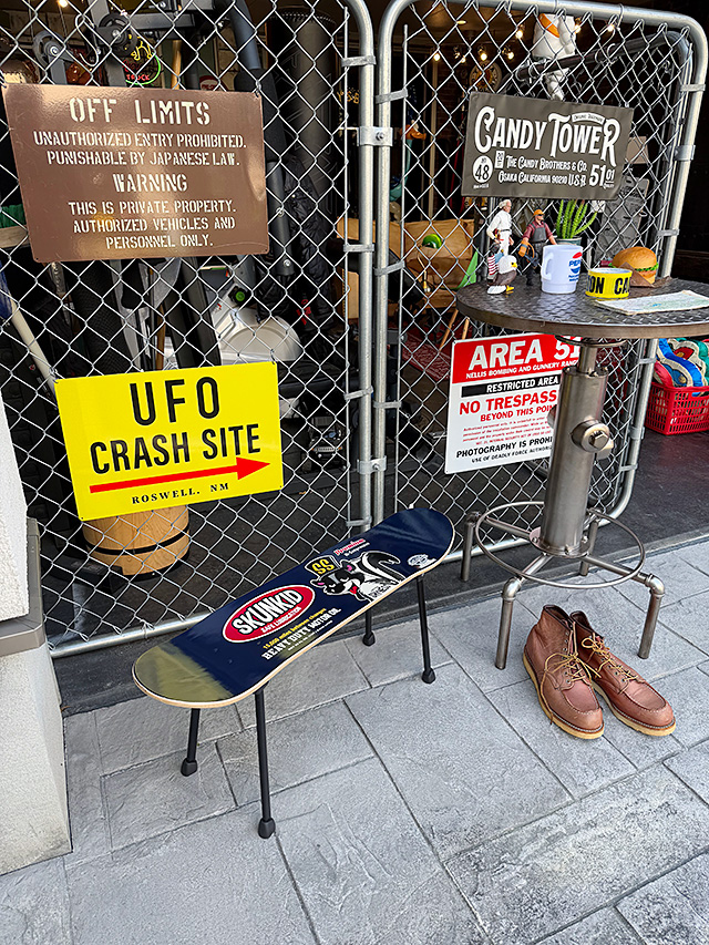 シャイネス　スカンキッド　スケートボードデッキ　フォルディングテーブル　スケボーテーブル ■ アメリカン雑貨 アメリカ雑貨 |  | 02