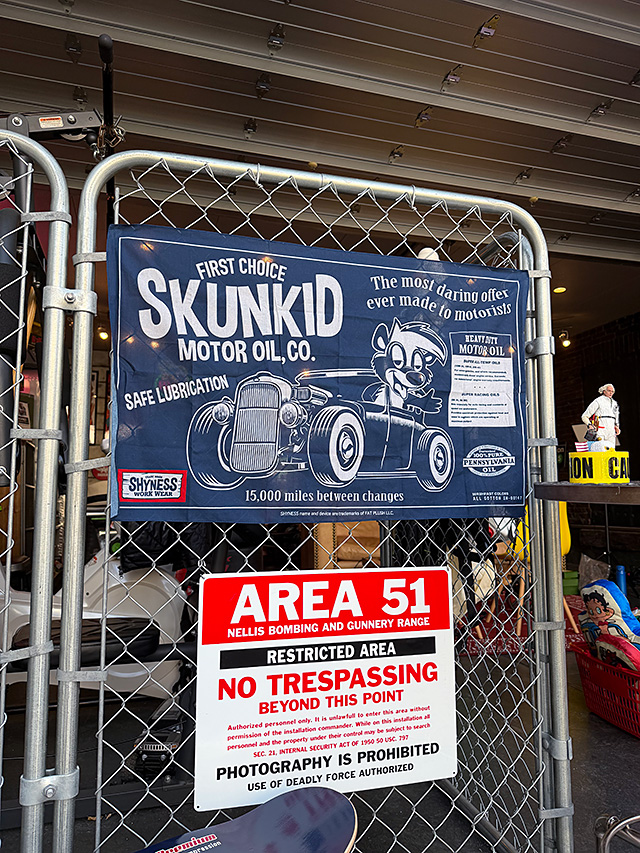 シャイネス スカンキッド フリークロス 86cm×53cm □ アメリカン雑貨