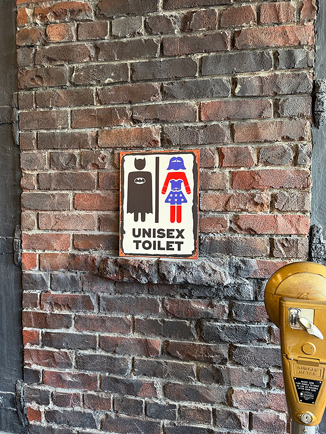 ユニセックス　トイレ看板　ヒーローの秘密基地風　ミニブリキ看板 ■ アメリカン雑貨 アメリカ雑貨  爆買 |  | 02