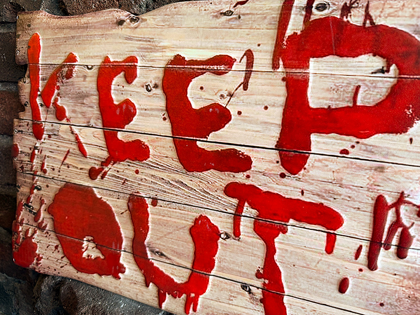 KEEP OUT 立入禁止 警告サイン ブリキ看板 ホラーグッズ □ アメリカン