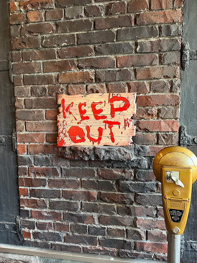 KEEP OUT 立入禁止 警告サイン ブリキ看板 ホラーグッズ □ アメリカン