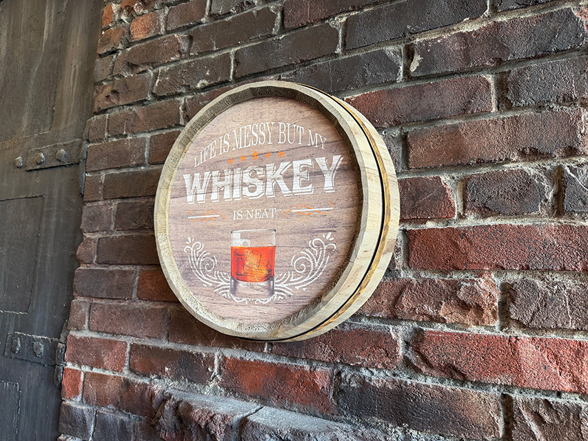 ウイスキー樽　ウォールディスプレイ　（人生はぐちゃぐちゃだけど、ウイスキーだけはキレイなんだよ） ■ アメリカン雑貨 アメリカ雑貨 |  | 03