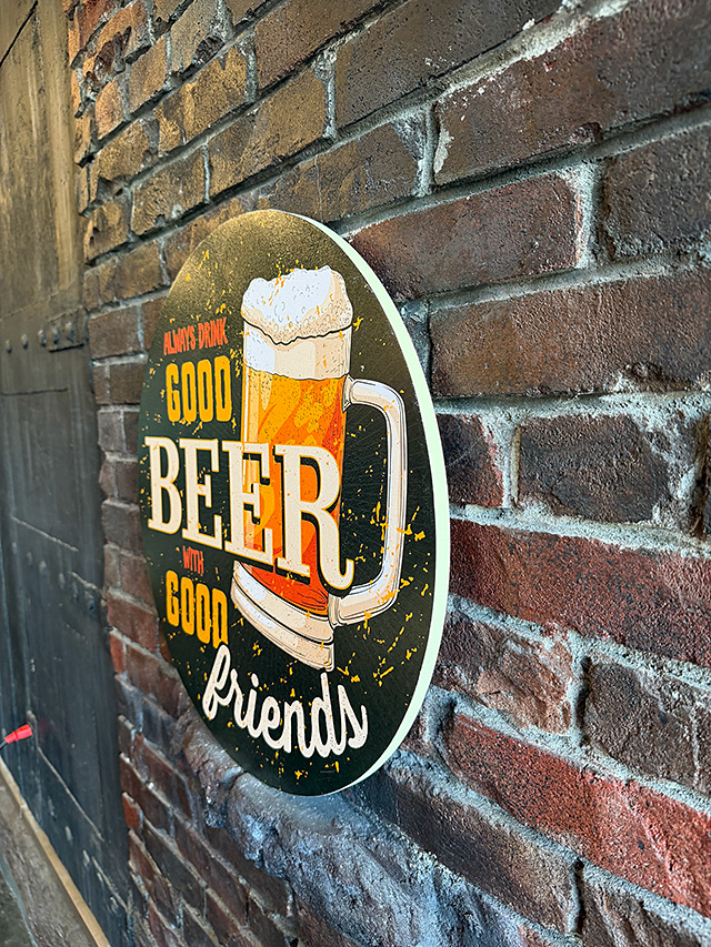 「いいビールは、いい友だちと飲むべし」　旨いビールのウッドサイン　ラウンド型　木製看板 ■ アメリカン雑貨 アメリカ雑貨 |  | 02
