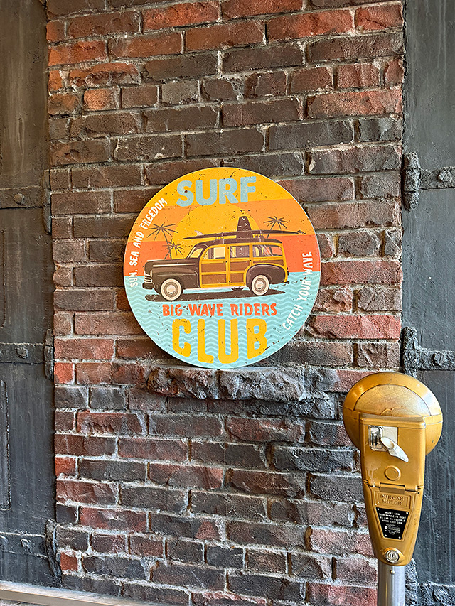 ビッグウェーブライダー　サーフクラブのウッドサイン　ラウンド型　木製看板 ■ アメリカン雑貨 アメリカ雑貨 |  | 02