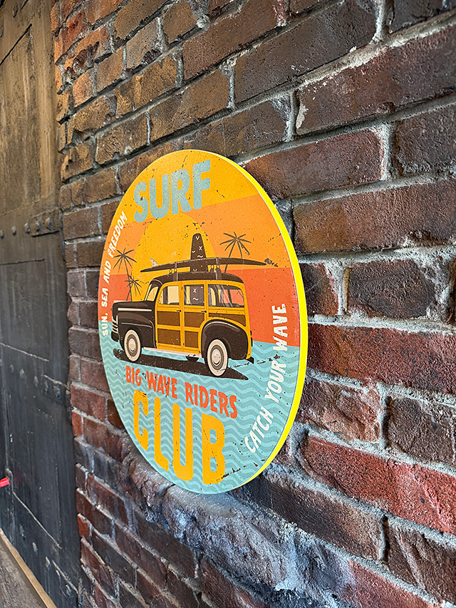 ビッグウェーブライダー　サーフクラブのウッドサイン　ラウンド型　木製看板 ■ アメリカン雑貨 アメリカ雑貨 |  | 03