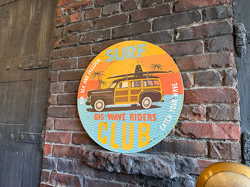 ビッグウェーブライダー　サーフクラブのウッドサイン　ラウンド型　木製看板 ■ アメリカン雑貨 アメリカ雑貨 |  | 04