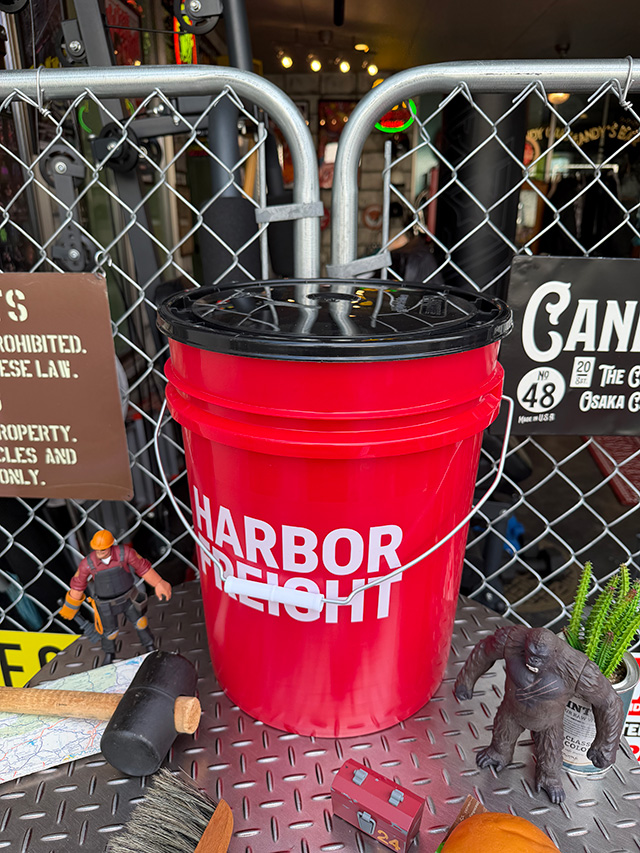 ハーバーフレイト　5ガロンバケツ　18Lサイズ　（フタ付き）　MADE IN U.S.A.　アメリカのバケツ ■ アメリカ雑貨 アメリカン雑貨 | 