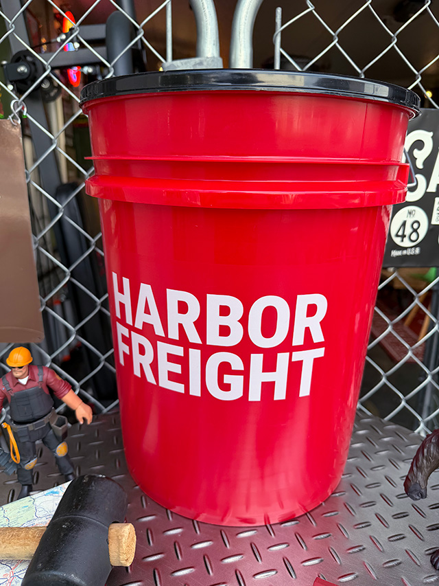 ハーバーフレイト　5ガロンバケツ　18Lサイズ　（フタ付き）　MADE IN U.S.A.　アメリカのバケツ ■ アメリカ雑貨 アメリカン雑貨 |  | 02