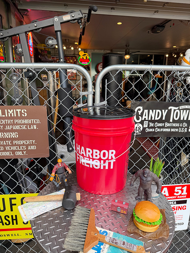 ハーバーフレイト　5ガロンバケツ　18Lサイズ　（フタ付き）　MADE IN U.S.A.　アメリカのバケツ ■ アメリカ雑貨 アメリカン雑貨 |  | 04