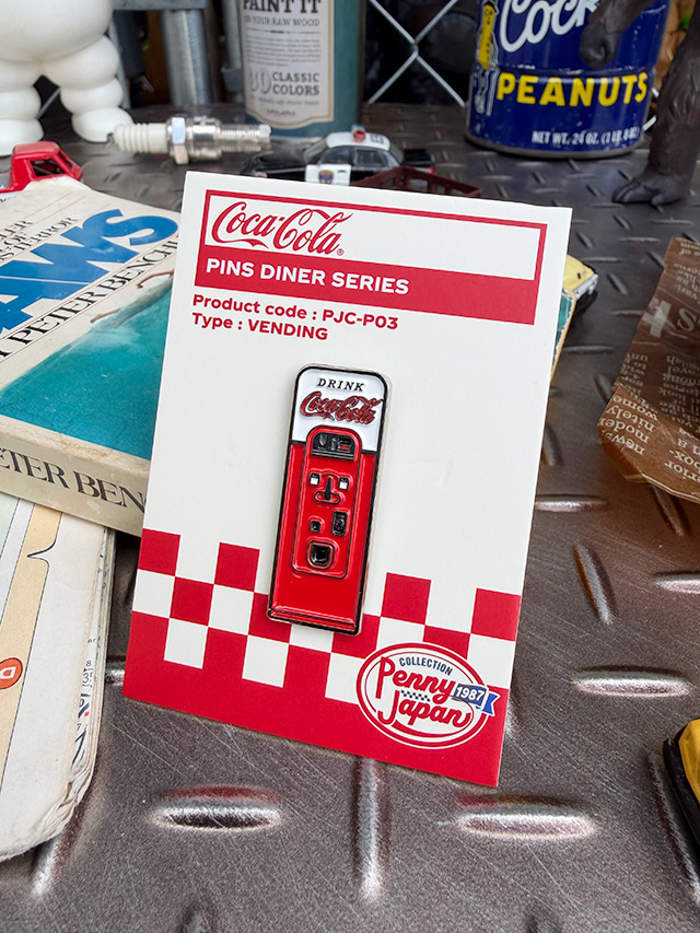 コカ・コーラ　ピンバッジ　（ベンディングマシン）　ピンズ ■ アメリカ雑貨 アメリカン雑貨 | Coca Cola | 03