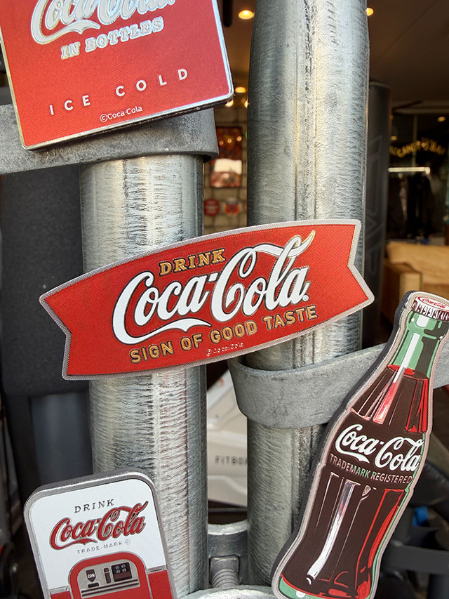 コカ・コーラ　オールドアドバタイジング　マグネット　（フィッシュテールサイン） ■ アメリカン雑貨 アメリカ雑貨 | Coca Cola