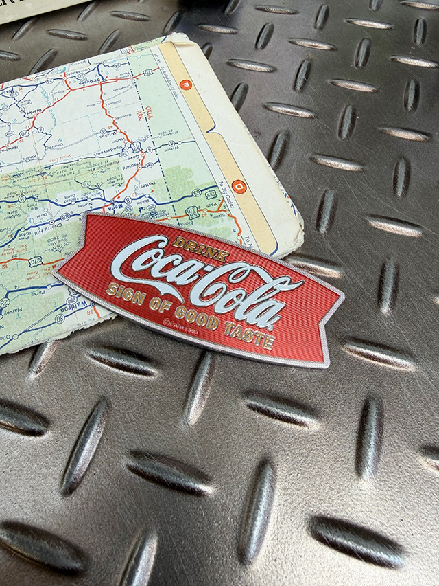 コカ・コーラ　オールドアドバタイジング　マグネット　（フィッシュテールサイン） ■ アメリカン雑貨 アメリカ雑貨 | Coca Cola | 02