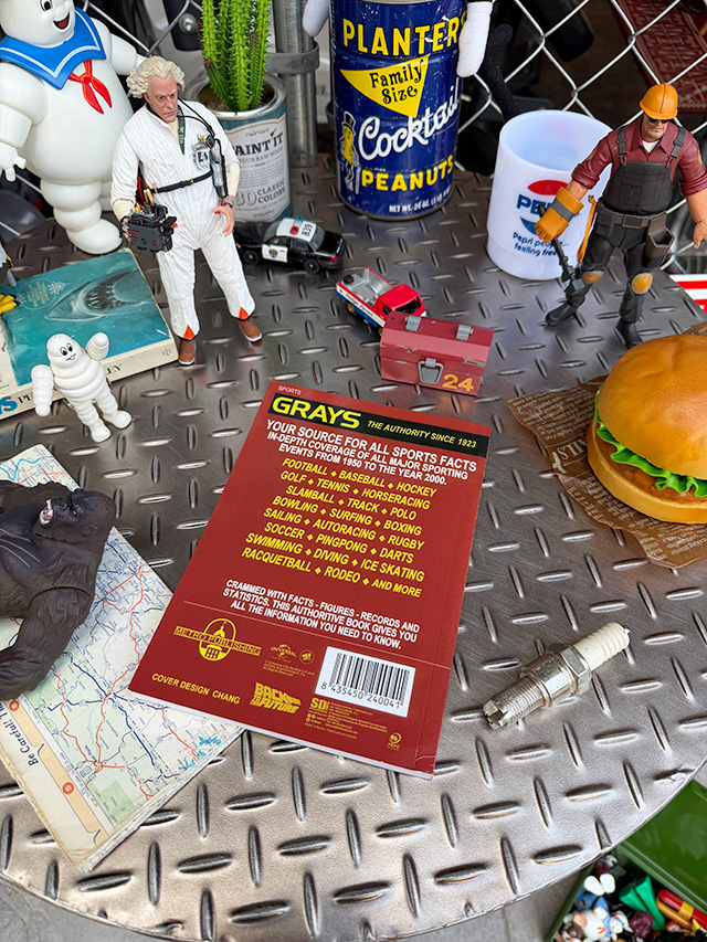 映画　バック・トゥ・ザ・フューチャー　スポーツ年鑑　ノートブック　リアルサイズ　罫線入りノート ■ アメリカン雑貨 アメリカ雑貨 |  | 03