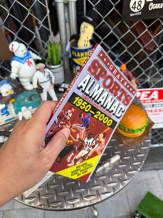 映画　バック・トゥ・ザ・フューチャー　スポーツ年鑑　ノートブック　リアルサイズ　罫線入りノート ■ アメリカン雑貨 アメリカ雑貨 |  | 04