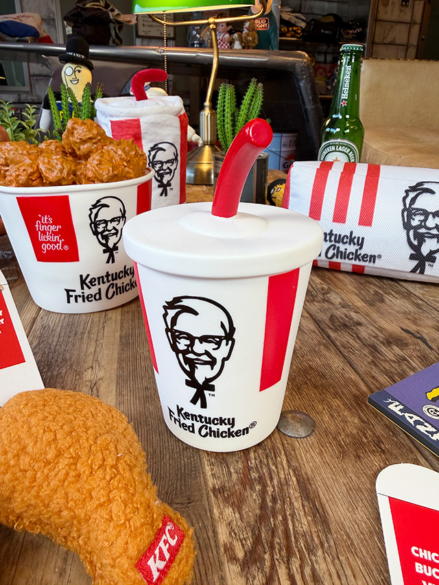KFC　ケンタッキーフライドチキン　ソフビ　（ドリンク）　単品　犬用オモチャ　ドッグトイ ■ アメリカン雑貨 アメリカ雑貨 | 