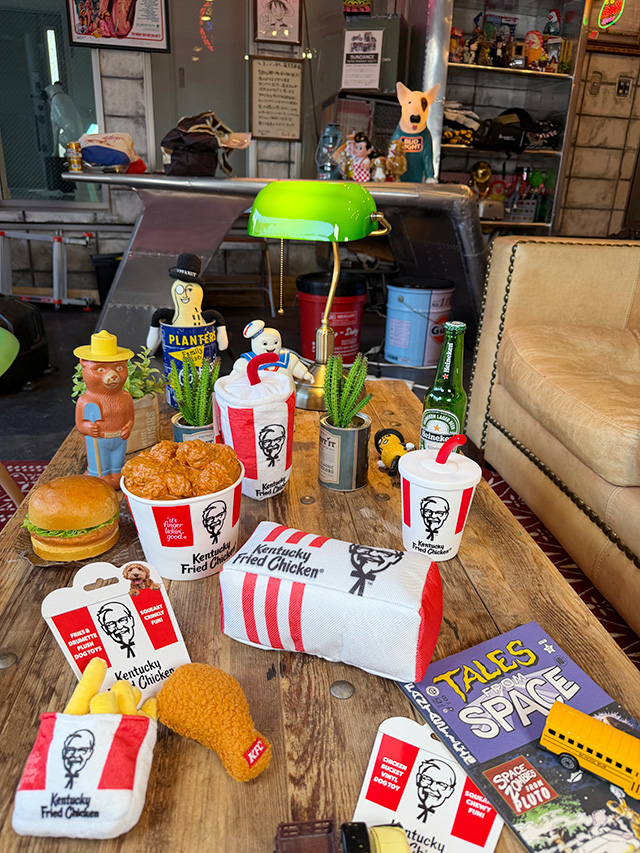 KFC　ケンタッキーフライドチキン　ぬいぐるみ　（パッケージ）　単品　犬用オモチャ　ドッグトイ ■ アメリカン雑貨 アメリカ雑貨 |  | 03