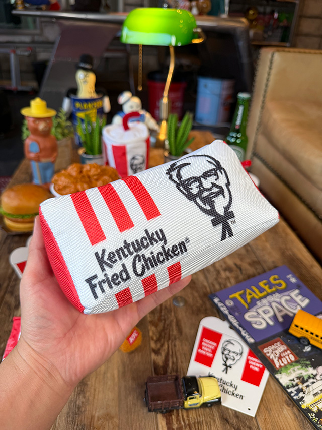 KFC　ケンタッキーフライドチキン　ぬいぐるみ　（パッケージ）　単品　犬用オモチャ　ドッグトイ ■ アメリカン雑貨 アメリカ雑貨 |  | 04