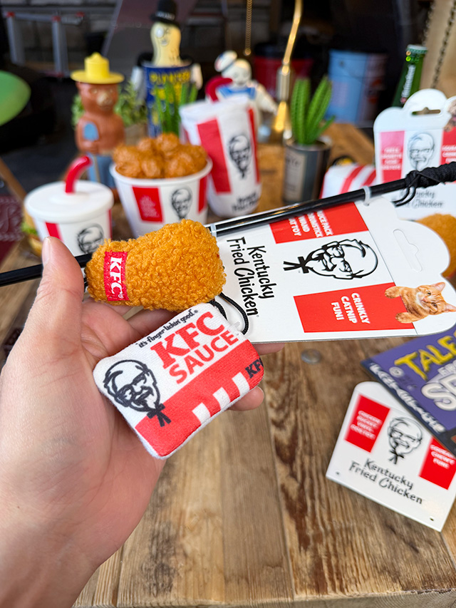 KFC　ケンタッキーフライドチキン　猫じゃらし　（フライドチキン）　ペット用オモチャ　キャットトイ ■ アメリカン雑貨 アメリカ雑貨 |  | 03