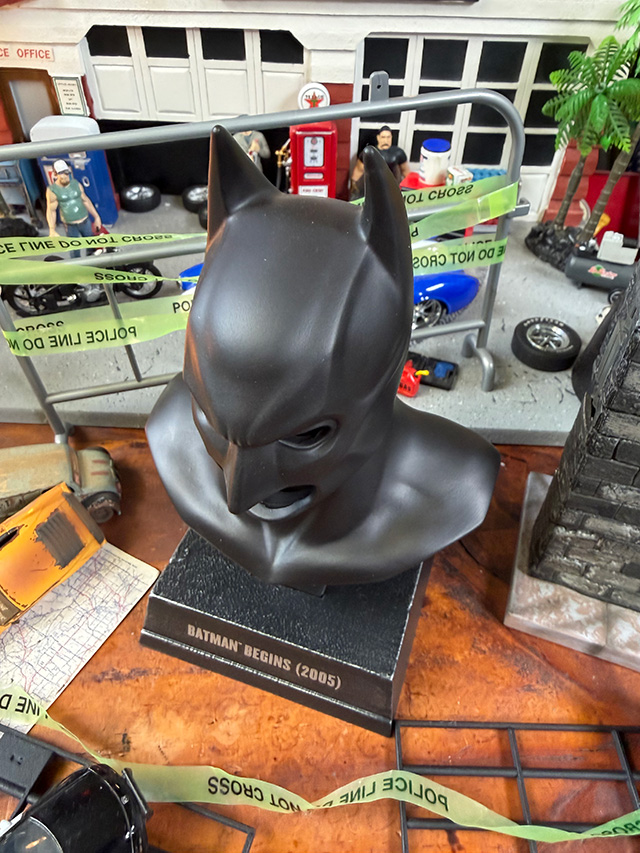 マクファーレントイズ　映画　バットマン　ビギンズ　カウル　レプリカ　1/3スケール ■ アメリカン雑貨 アメリカ雑貨 |  | 01