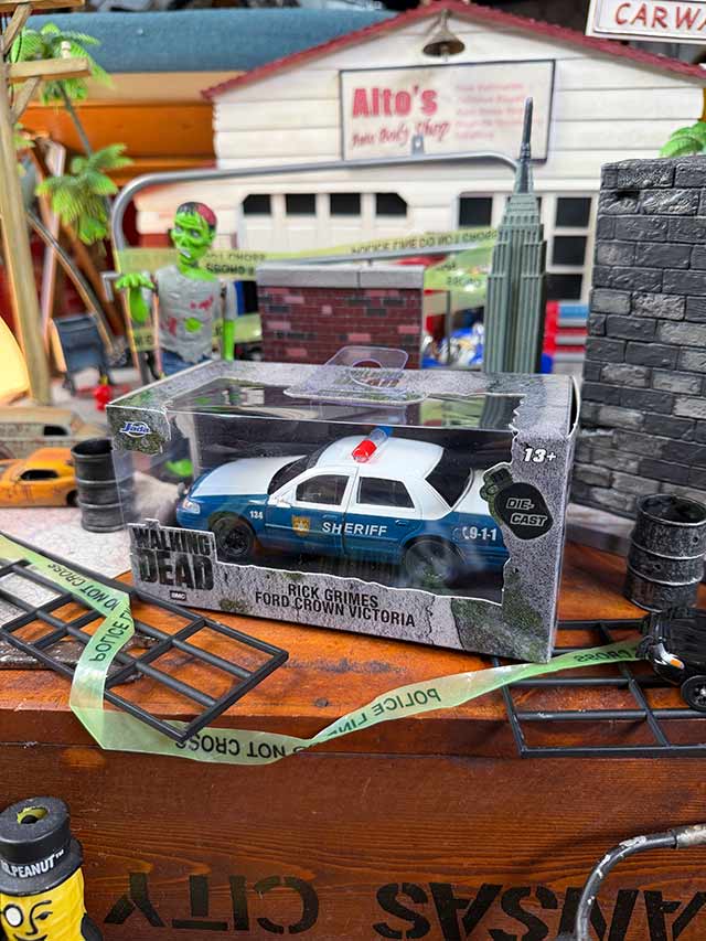 Jada　海外ドラマ　ウォーキングデッド　リック・グライムズ　フォード　クラウン　ヴィクトリア　ポリスカー　ダイキャストミニカー　1/32 |  | 07
