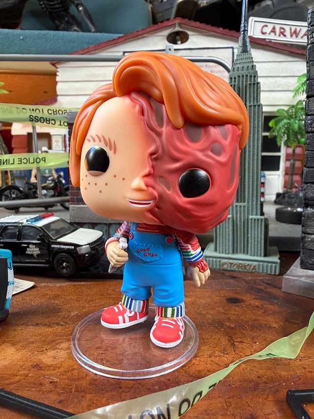 ファンコポップ　映画　チャイルドプレイ　チャッキー　フィギュア　（半分スプラッター） ■ アメリカン雑貨 アメリカ雑貨  爆買 | 