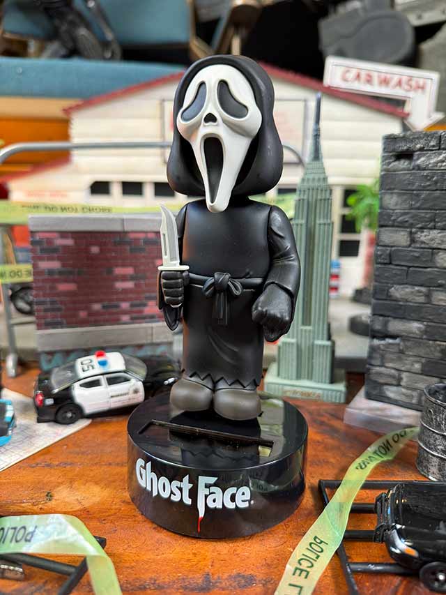 NECA　映画　スクリーム　ゴーストフェイス　ボディノッカー　ソーラーパワーでゆらゆら揺れる ■ アメリカン雑貨 アメリカ雑貨 | 