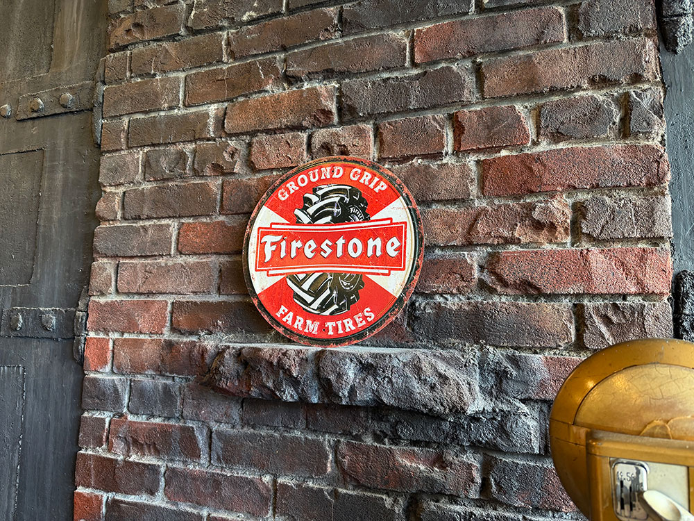 ファイアストン　ラウンド型　エンボス　ティンサイン　（FARM TIRES）　ブリキ看板 ■ アメリカン雑貨 アメリカ雑貨 |  | 02