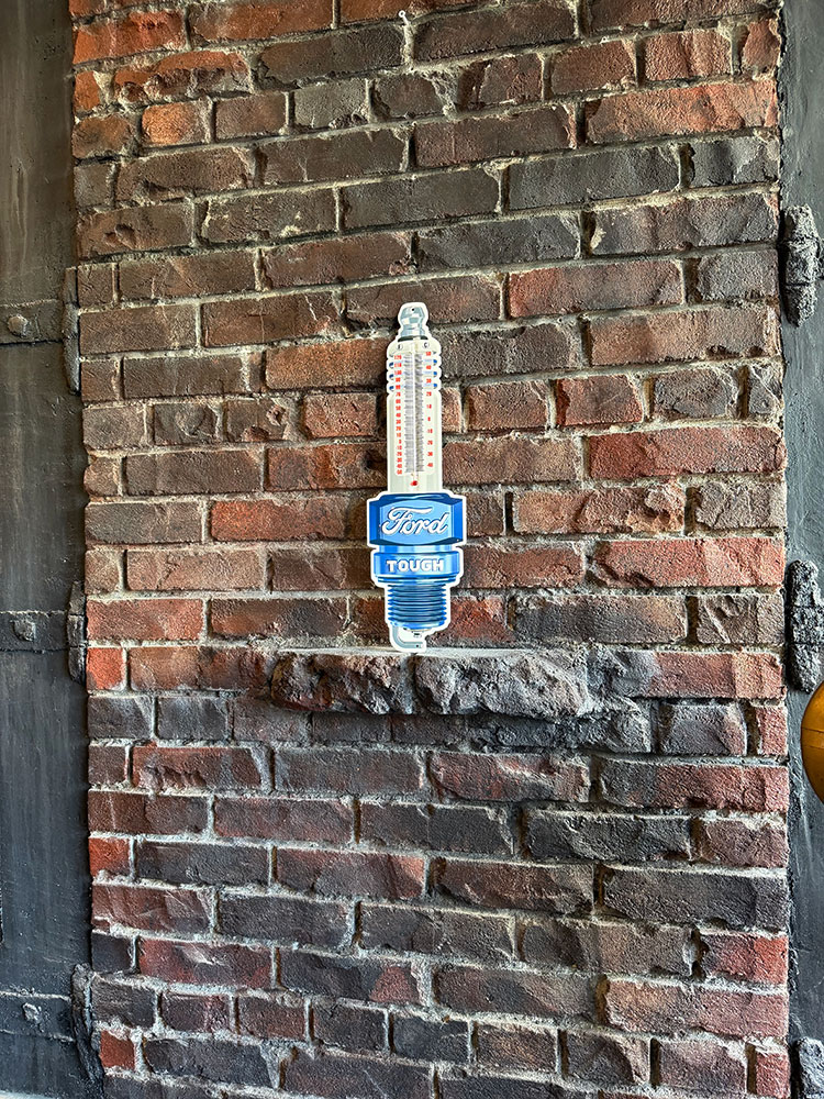 フォード　スパークプラグ型　サーモメーター　温度計　ブリキ看板　MADE IN U.S.A. ■ アメリカン雑貨 アメリカ雑貨 |  | 04