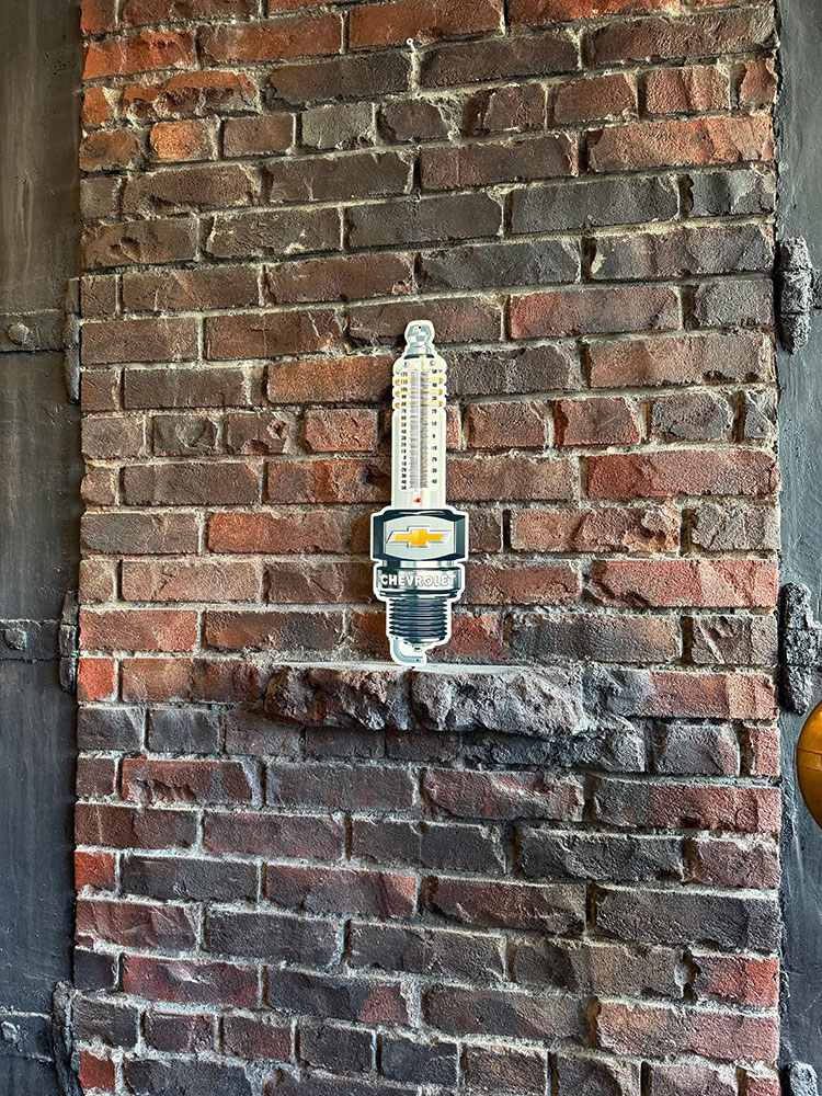 シボレー　スパークプラグ型　サーモメーター　温度計　ブリキ看板　MADE IN U.S.A. ■ アメリカン雑貨 アメリカ雑貨 |  | 04