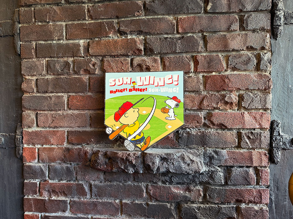 ピーナッツ　スヌーピー　ベースボール　ウッドサイン　（SUH-WING！）　木製看板　MDF　MADE IN U.S.A. ■ アメリカン雑貨 アメリカ雑貨 |  | 02