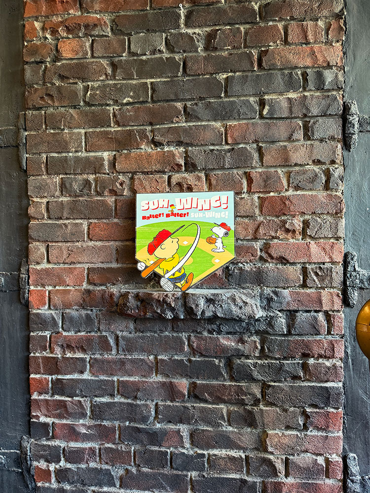 ピーナッツ　スヌーピー　ベースボール　ウッドサイン　（SUH-WING！）　木製看板　MDF　MADE IN U.S.A. ■ アメリカン雑貨 アメリカ雑貨 |  | 03