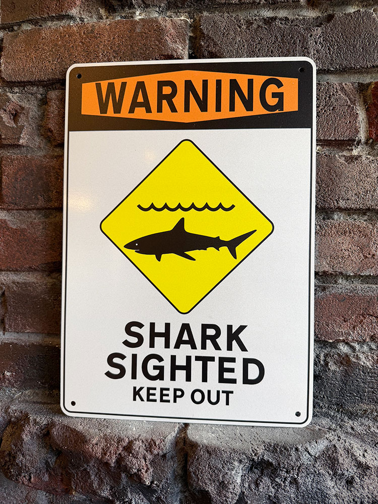 「サメ出没につき立入禁止」　ハワイアン　警告看板　アルミサイン ■ アメリカン雑貨 アメリカ雑貨 | 
