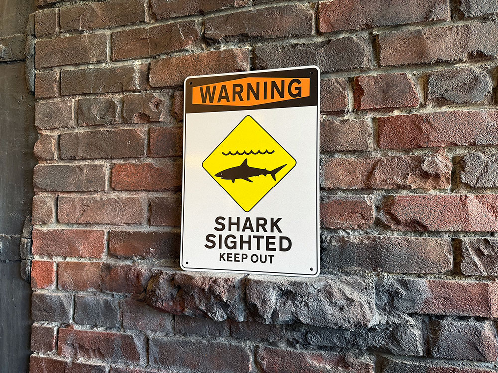 「サメ出没につき立入禁止」　ハワイアン　警告看板　アルミサイン ■ アメリカン雑貨 アメリカ雑貨 |  | 01