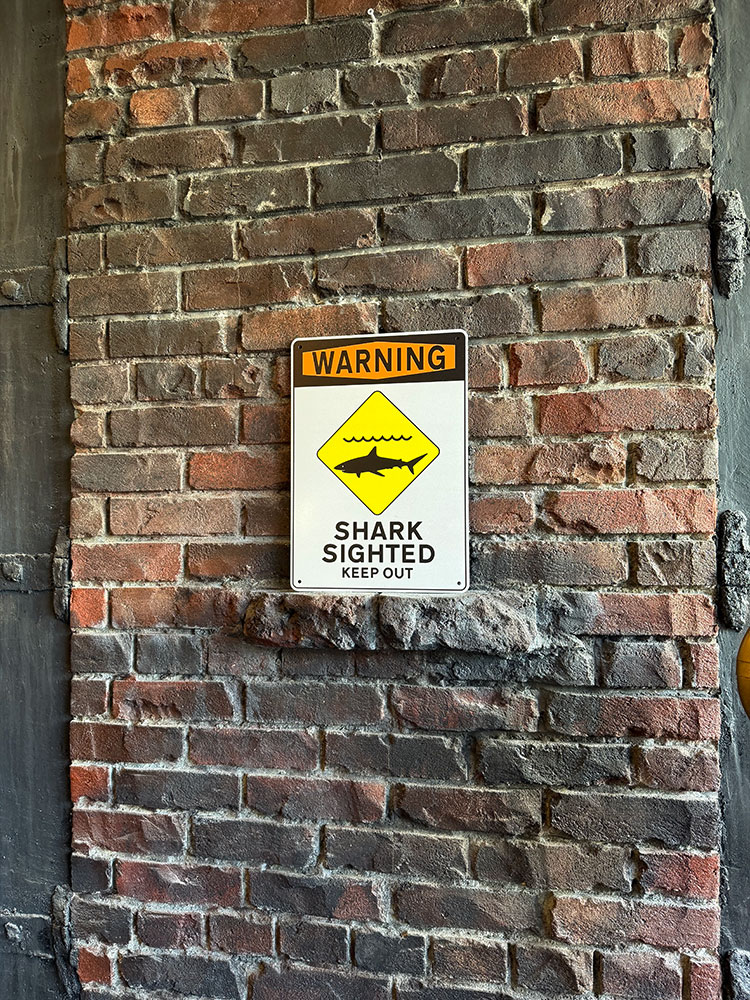 「サメ出没につき立入禁止」　ハワイアン　警告看板　アルミサイン ■ アメリカン雑貨 アメリカ雑貨 |  | 02