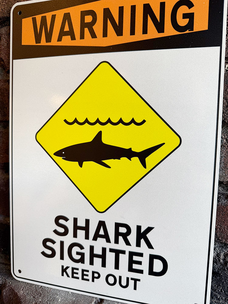 「サメ出没につき立入禁止」　ハワイアン　警告看板　アルミサイン ■ アメリカン雑貨 アメリカ雑貨 |  | 03
