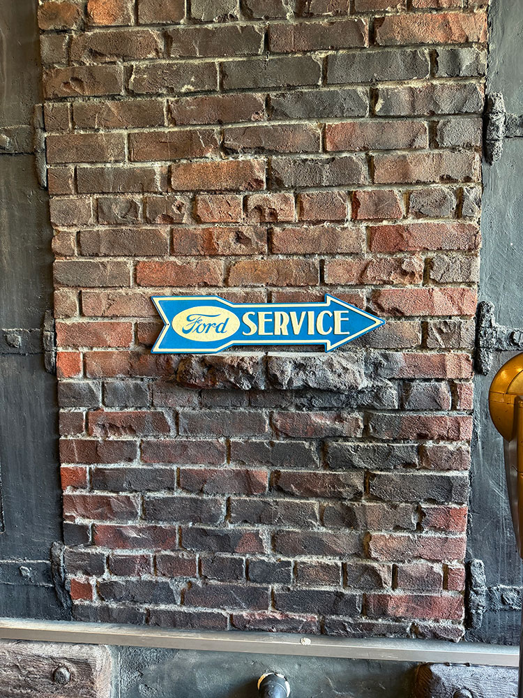 フォード　アローカットサイン　（FORD SERVICE）　矢印形　ブリキ看板　エンボス　ティンサイン ■ アメリカン雑貨 アメリカ雑貨 |  | 04